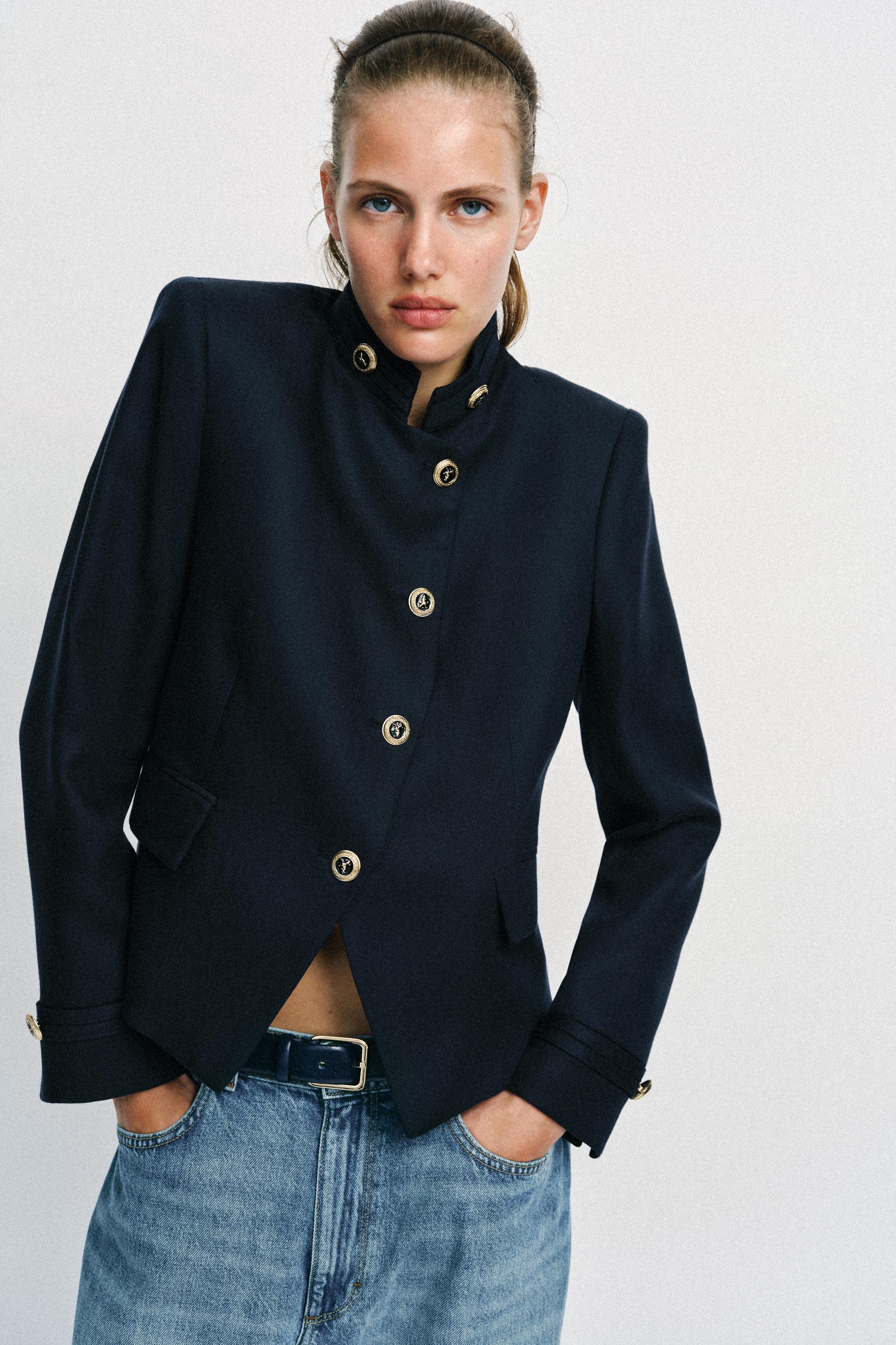 GOLD BUTTON FITTED BLAZER